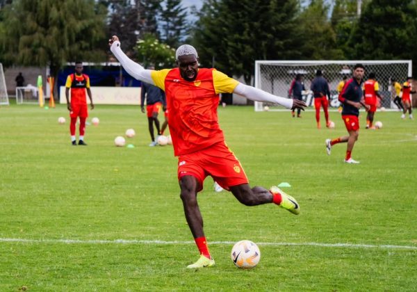 Aucas desmiente negociaciones por Michael Carcelén al fútbol argentino
