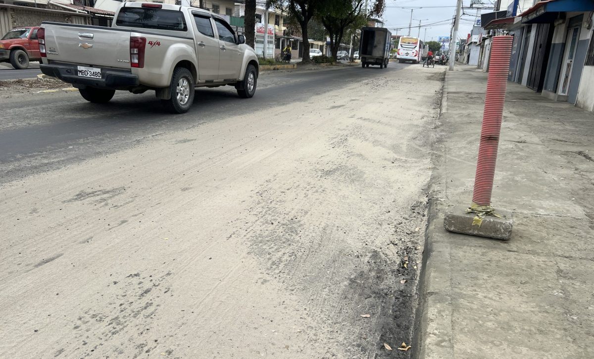 El tramo de lLa avenida del Ejército se mantendrá en esas condiciones hasta que haya asfalto.