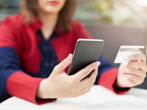 Banco Pichincha recibe críticas por fallas en sus canales digitales y maltrato a cliente; presidente pide disculpas públicas