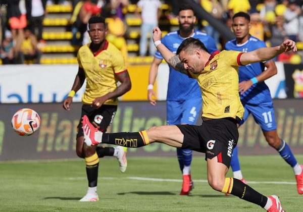 Barcelona SC rescató un empate 2-2 frente a Universidad Católica este domingo en el estadio Olímpico Atahualpa.