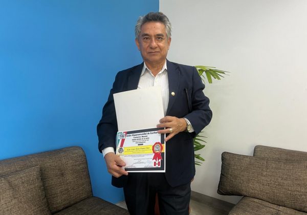 Bernardo Avellán, presidente de la UHE, organiza el evento.