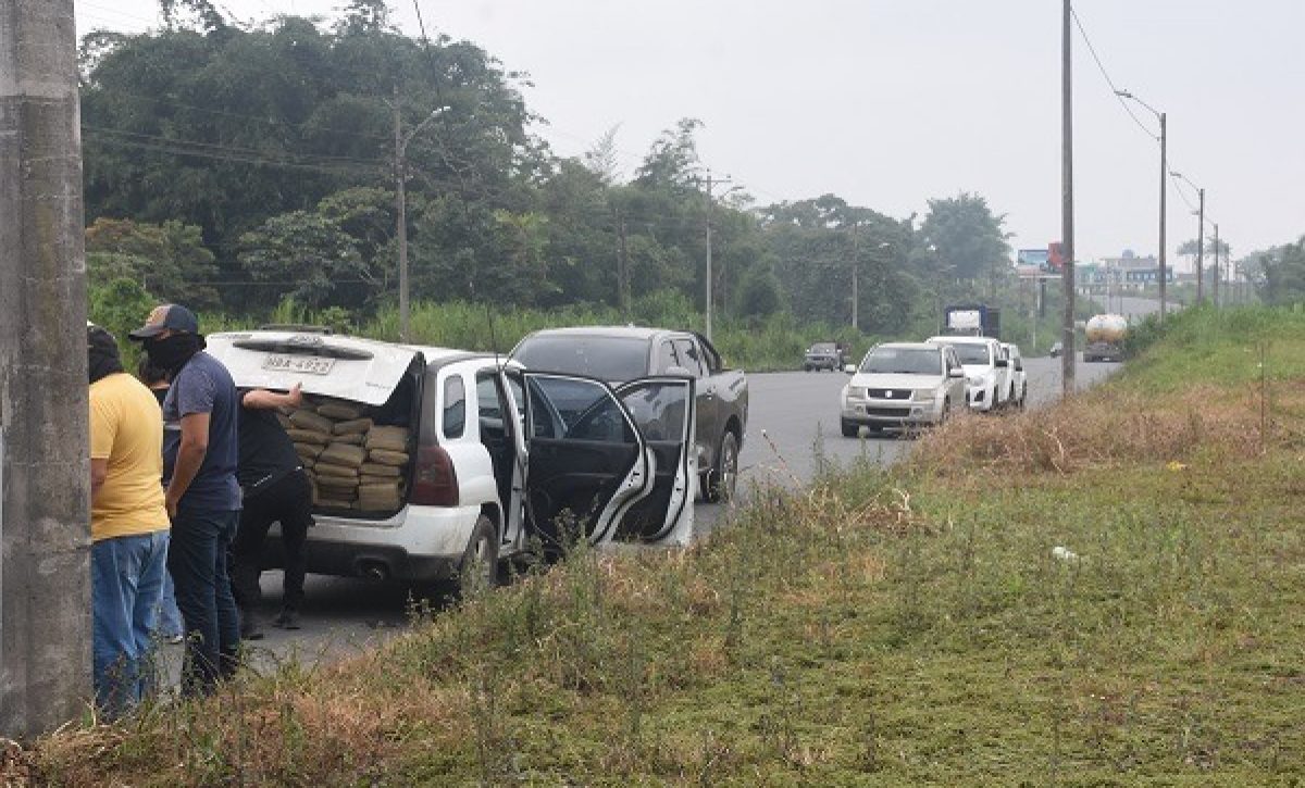 Bloque de Seguridad incauta 131 kilos de marihuana durante persecución en Santo Domingo