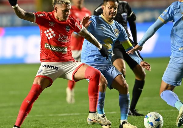 Bolívar derrota 2-0 a Cienciano con Carlos Garcés en octavos de final