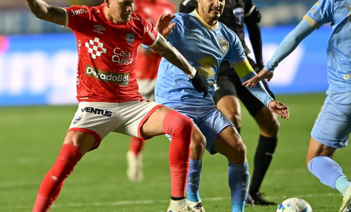 Bolívar derrota 2-0 a Cienciano con Carlos Garcés en octavos de final