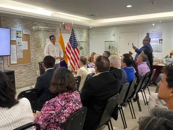 CES conecta con migrantes en Miami para impulsar acceso a la educación superior desde el exterior