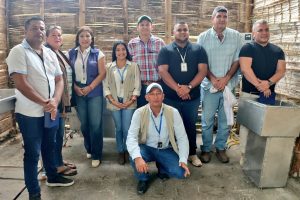 Representantes de la asociación, de la FAO y del Ministerio de Agricultura y Ganadería.