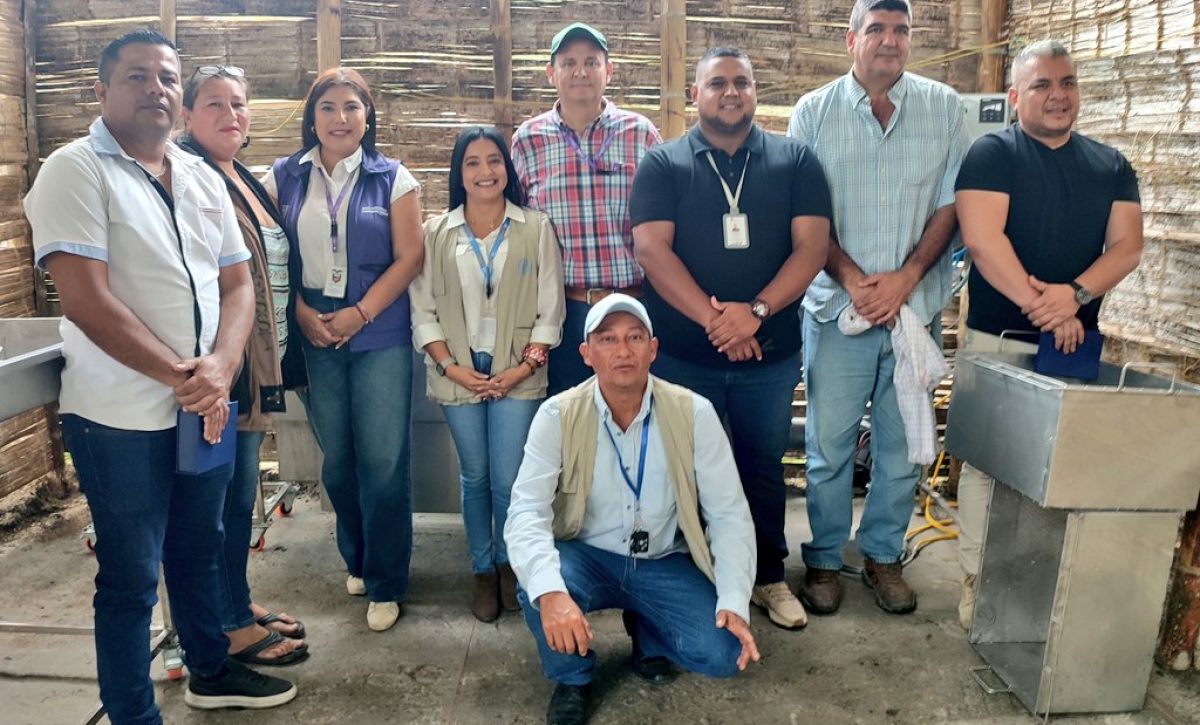 Representantes de la asociación, de la FAO y del Ministerio de Agricultura y Ganadería.