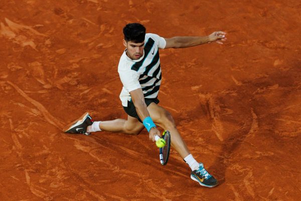Carlos Alcaraz arrasa a Tommy Paul y avanza a semifinales de Roland Garros