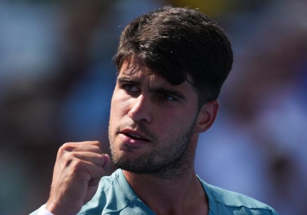 Carlos Alcaraz debuta con victoria y acompaña a Bautista en tercera ronda de Cincinnati
