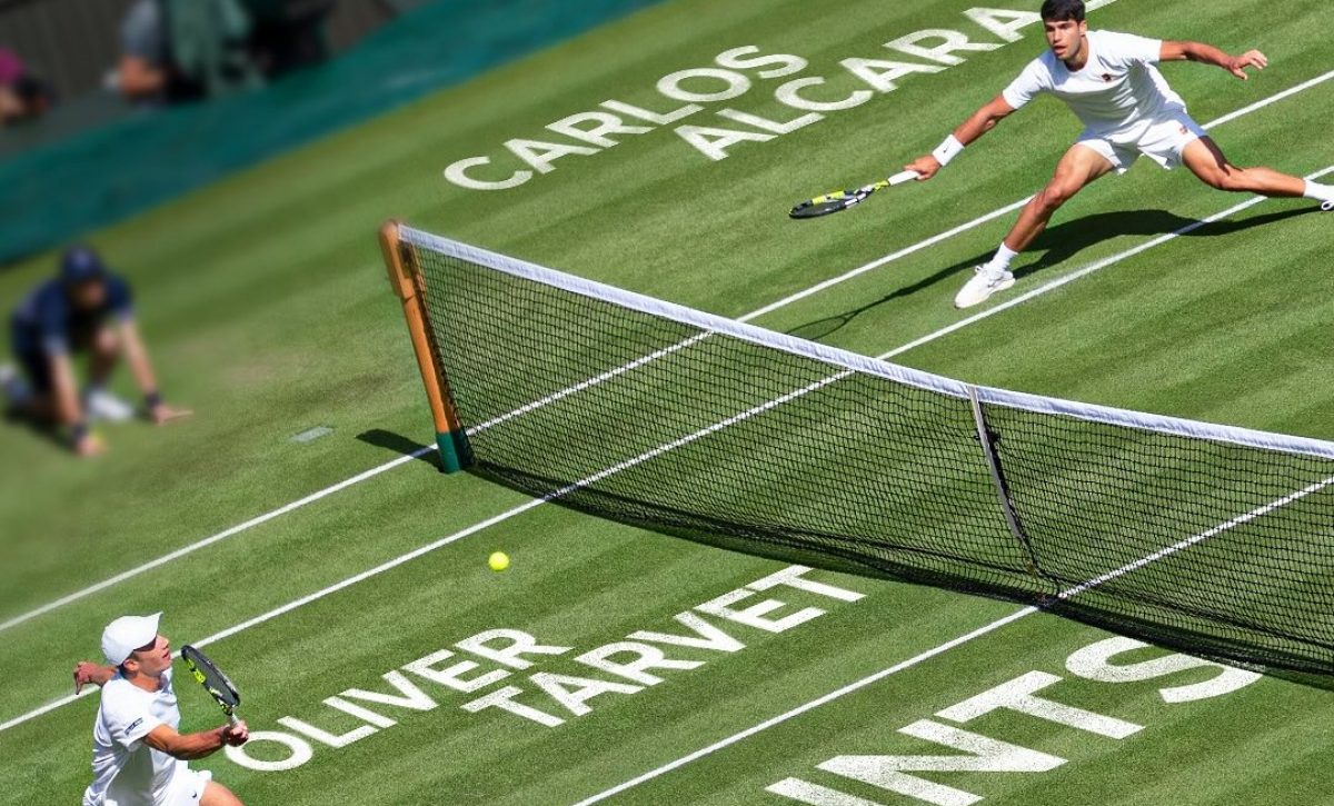 Carlos Alcaraz vence a Tarvet y avanza con firmeza a la tercera ronda de Wimbledon 2025