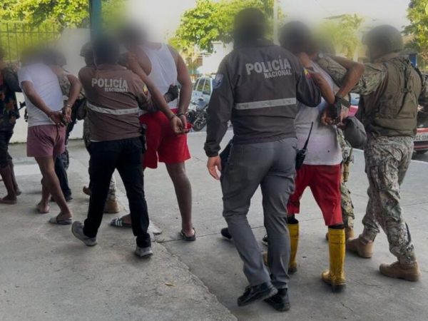 Catorce detenidos en operativo contra grupo criminal “Los Tiguerones” en Esmeraldas