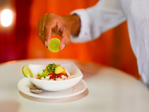 El ceviche de pescado con maní, es uno de los platos típicos de Jipijapa.