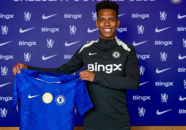 Chelsea oficializa el traspaso del brasileño Estevao Willian