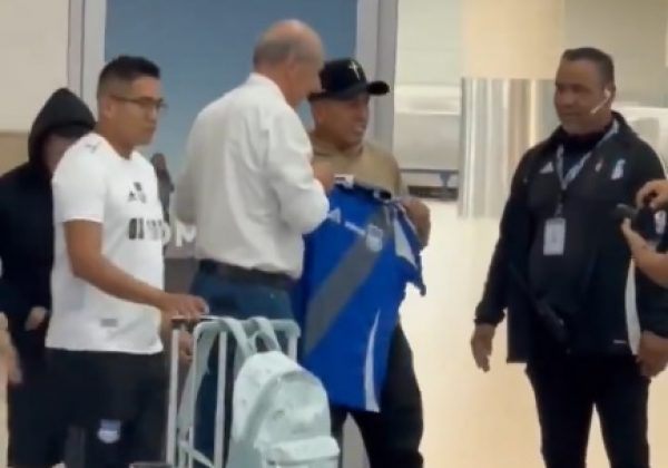 Christian Cueva arriba a Guayaquil para firmar con Emelec en la LigaPro