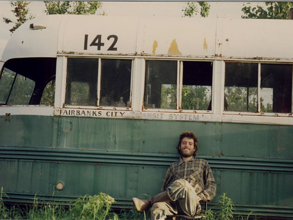 La historia de Christopher McCandless fue publicada en el libro Hacia rutas salvajes en 1996 y adaptada al cine en 2007.