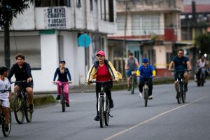 Ciclopaseos recreativos en el barrio San Rafael fortalecen la integración comunitaria en La Concordia