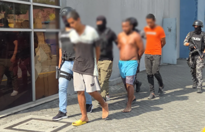Cinco aprehendidos y una víctima liberada durante operativos en Guayaquil