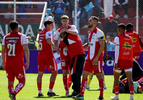 Técnico Universitario recorta distancias en la tabla tras vencer a su clásico rival.