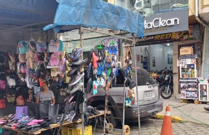 Comerciantes de la 3 de Julio denuncian hostigamiento por vehículo estacionado en su espacio de trabajo