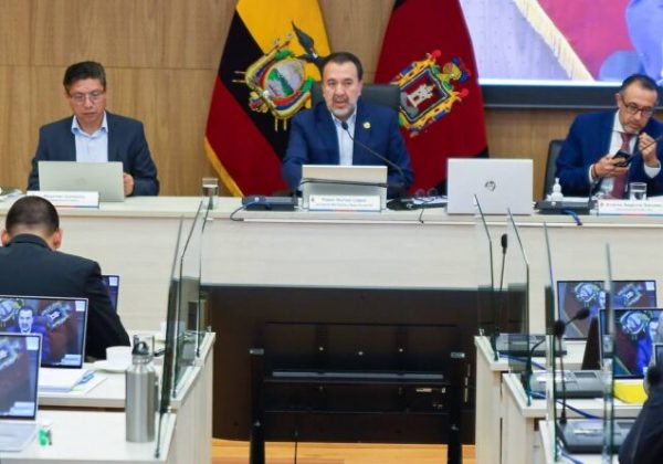 Concejo de Quito aprueba becas e incentivos para frenar la deserción escolar
