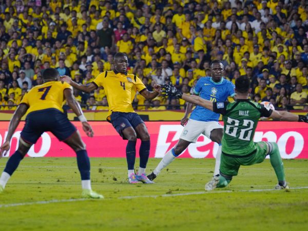 Conmebol destaca el desempeño del ecuatoriano Gonzalo Valle ante Brasil