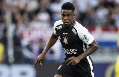 Corinthians enfrenta sanción de FIFA por deuda de Félix Torres
