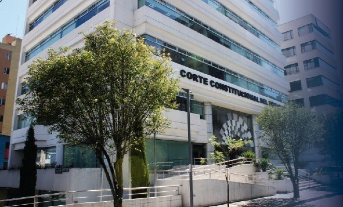 Corte Constitucional de Ecuador suspendió provisionalmente la conversión obligatoria de cooperativas a bancos