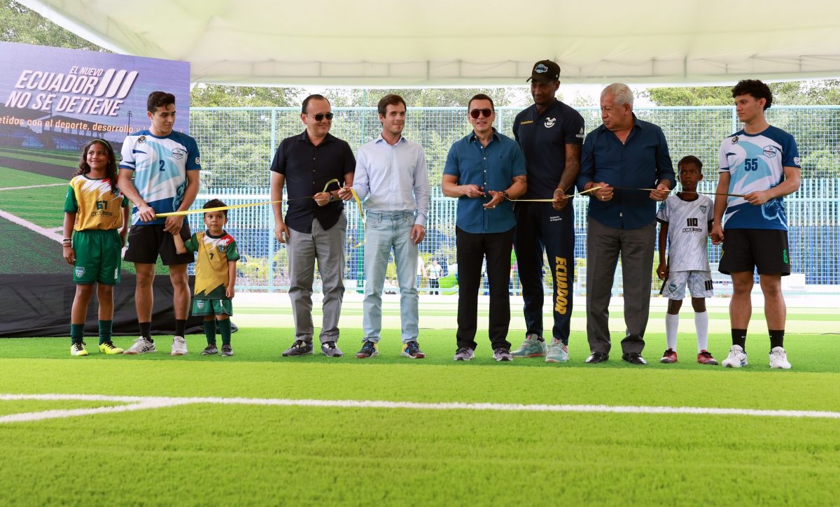 Daniel Noboa inauguró centro deportivo y cultural en la comuna ancestral Bajo Alto, en la provincia de El Oro