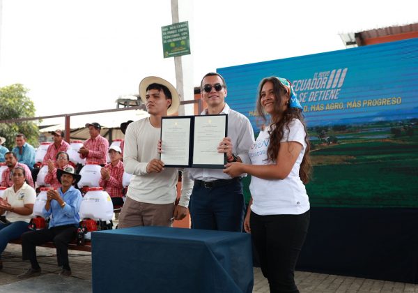 Daniel Noboa firmó el Decreto Ejecutivo, en la parroquia El Laurel, del cantón Daule, provincia de Guayas.