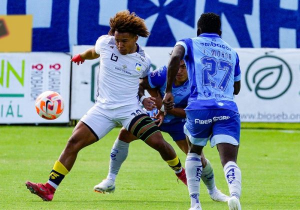 Macará y Delfín firman empate 0-0 en el estadio Bellavista.