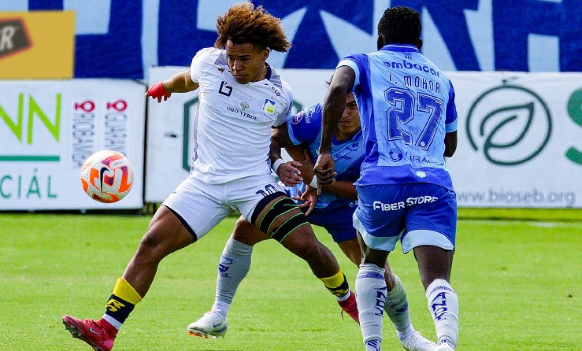 Macará y Delfín firman empate 0-0 en el estadio Bellavista.
