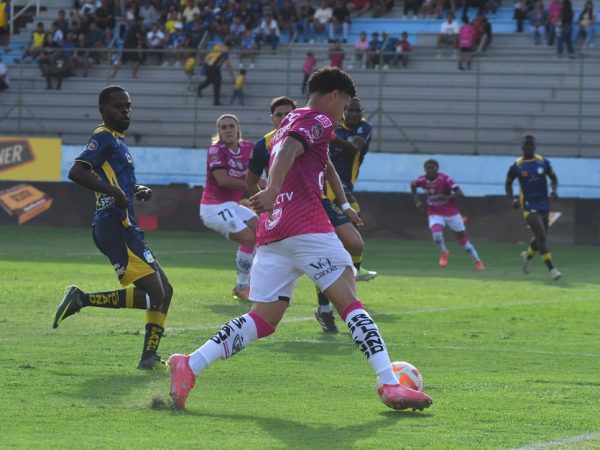 Delfín SC e Independiente del Valle igualaron 1-1 este sábado en el estadio Jocay, en un disputado encuentro