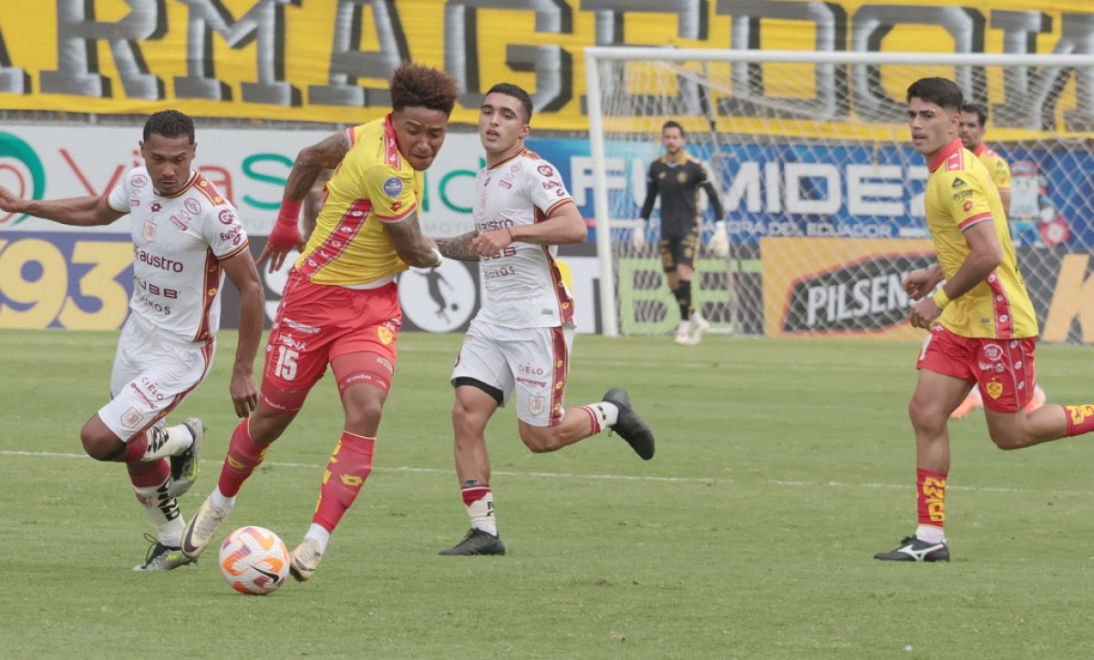 Deportivo Cuenca derrotó 3-1 a Aucas en el estadio Gonzalo Pozo Ripalda, en el sur de Quito, en un emocionante partido correspondiente a la fecha 17 de la Liga Ecuabet 2025.