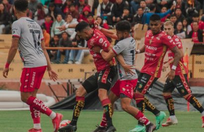 Deportivo Cuenca goleó 4-1 a El Nacional, los azuayos mostraron mayor nivel de juego durante todo el partido. (Dep. Cuenca).