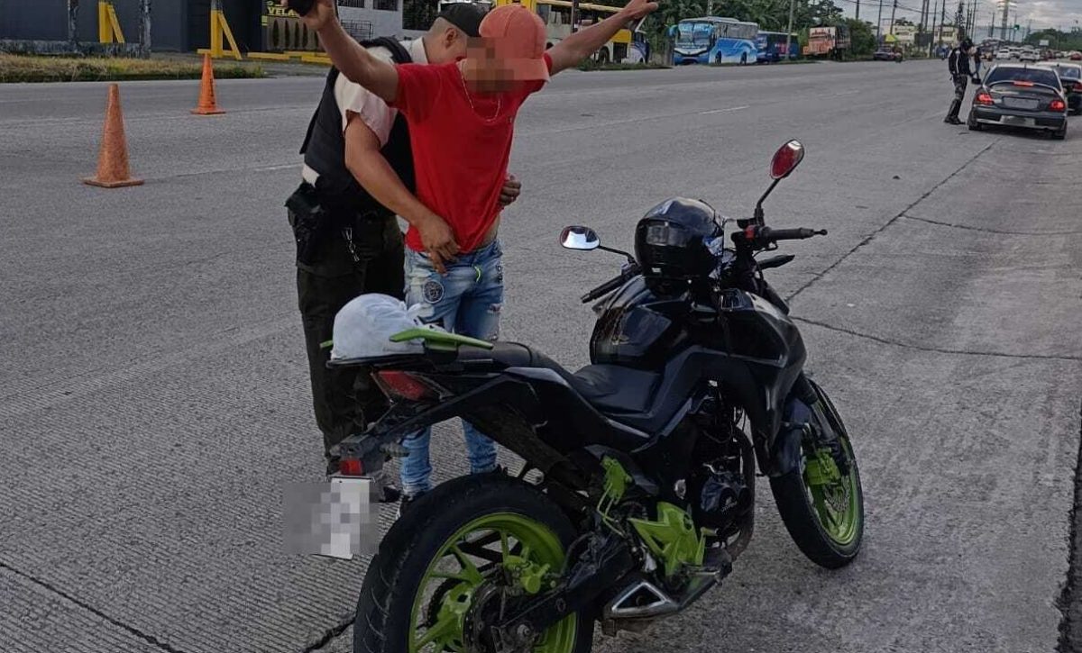 Detenido en Santo Domingo por conducir motocicleta robada operativo revela alerta activa