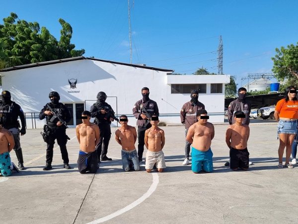 Las siete personas fueron presentadas en la UVC de Manta.