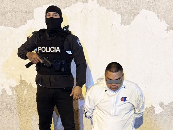 Detienen a agente de la ATM Guayaquil con supuestos documentos falsos y arma; alcalde Aquiles Alvarez se pronuncia