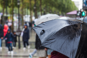 Cuenca enfrenta lluvias y clima frío este miércoles, mientras la Costa disfruta de sol