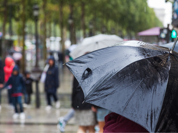 Cuenca enfrenta lluvias y clima frío este miércoles, mientras la Costa disfruta de sol