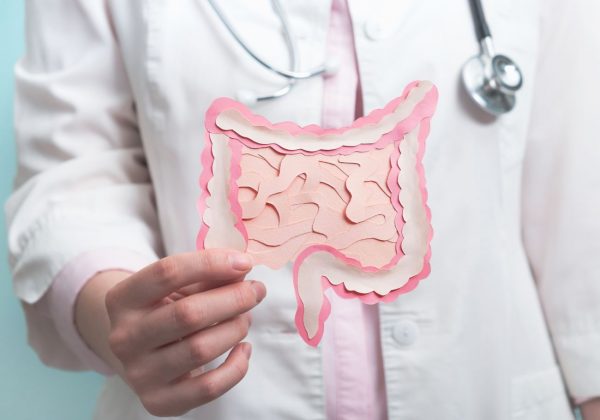 Cinco hábitos que podrían reducir a la mitad tu riesgo de diverticulitis, una enfermedad intestinal