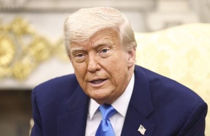 Donald Trump aplaza hasta julio la imposición de aranceles del 50% a la Unión Europea