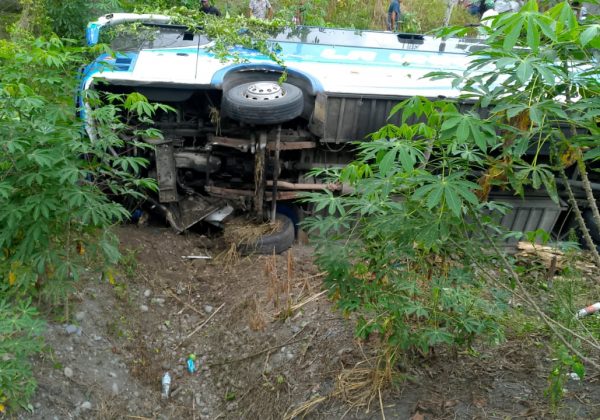 Dos buses, uno de la cooperativa de transporte La Unión, se vieron involucrados en un accidente de tránsito la mañana de este martes 17 de abril de 2025.