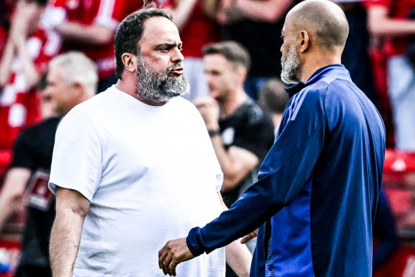 Dueño del Nottingham Forest reclama al entrenador Nuno Espírito Santo tras empate 2-2 ante el descendido Leicester