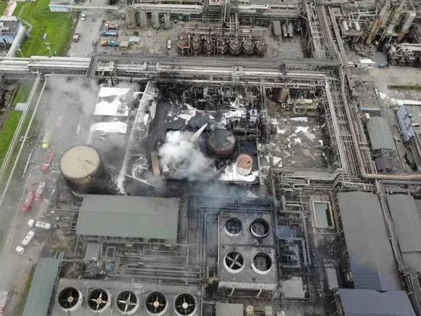 EP Petroecuador declaró en emergencia, por 60 días, la operación de la Refinería Esmeraldas tras un incendio registrado el 26 de mayo.