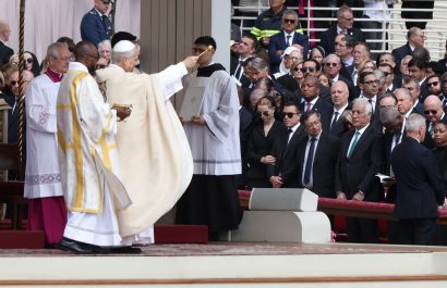 Ecuador camina con ese compromiso de construir paz, dice el presidente Noboa desde el Vaticano