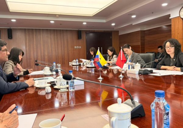 Ecuador y China avanzan en su acuerdo comercial con tres nuevas comisiones clave