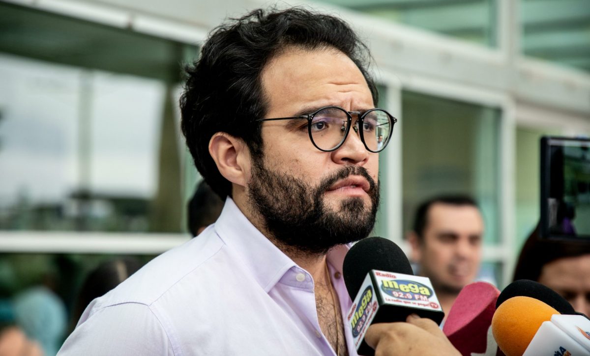 Édgar Lama destapa redes de corrupción que dominan el sistema de salud en Ecuador desde hace más de una década