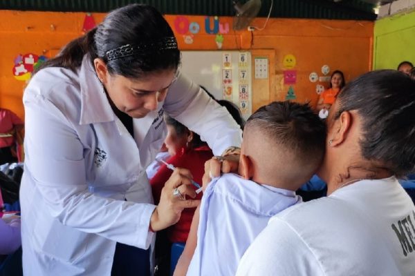 El Municipio de Portoviejo declaró la alerta amarilla en la ciudad tras confirmarse 36 casos de tosferina.