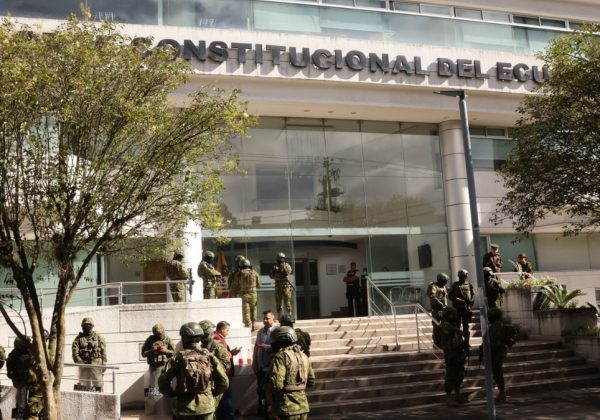 El Presidente Daniel Noboa dispuso que los jueces de la Corte Constitucional desalojen el edificio donde funciona la CC, pero la medida queda sin efecto. (API)