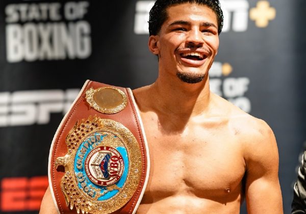 El boxeador puertorriqueño Xander Zayas, de 22 años, se convirtió en el campeón mundial en activo más joven al ganar el título WBO